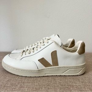 Veja Urca Sneaker in White & Natural EU 42